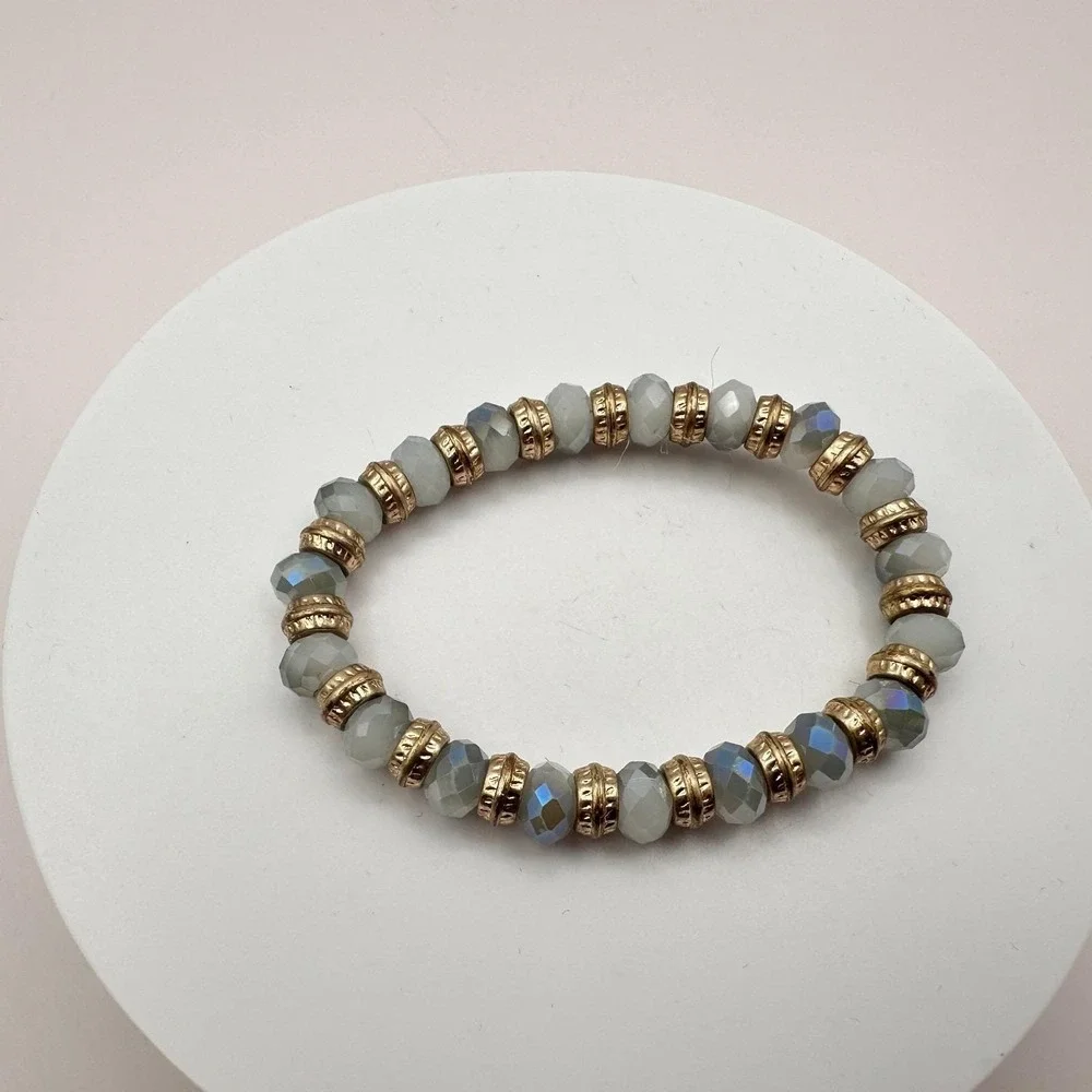 Vintage Y2K Iridescent Grey Glass Beaded Gold Tone Stretch Bracelet Jewelry Boho